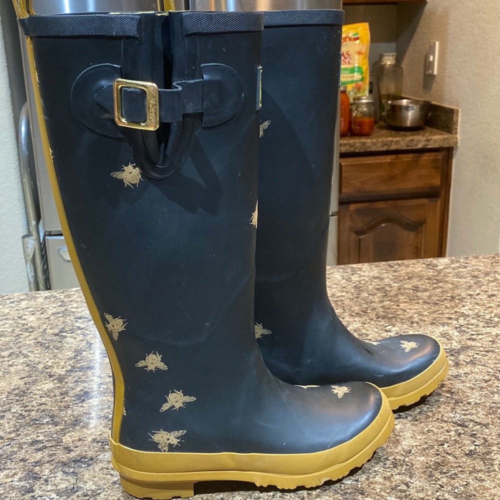 Jonles rain boots size 3